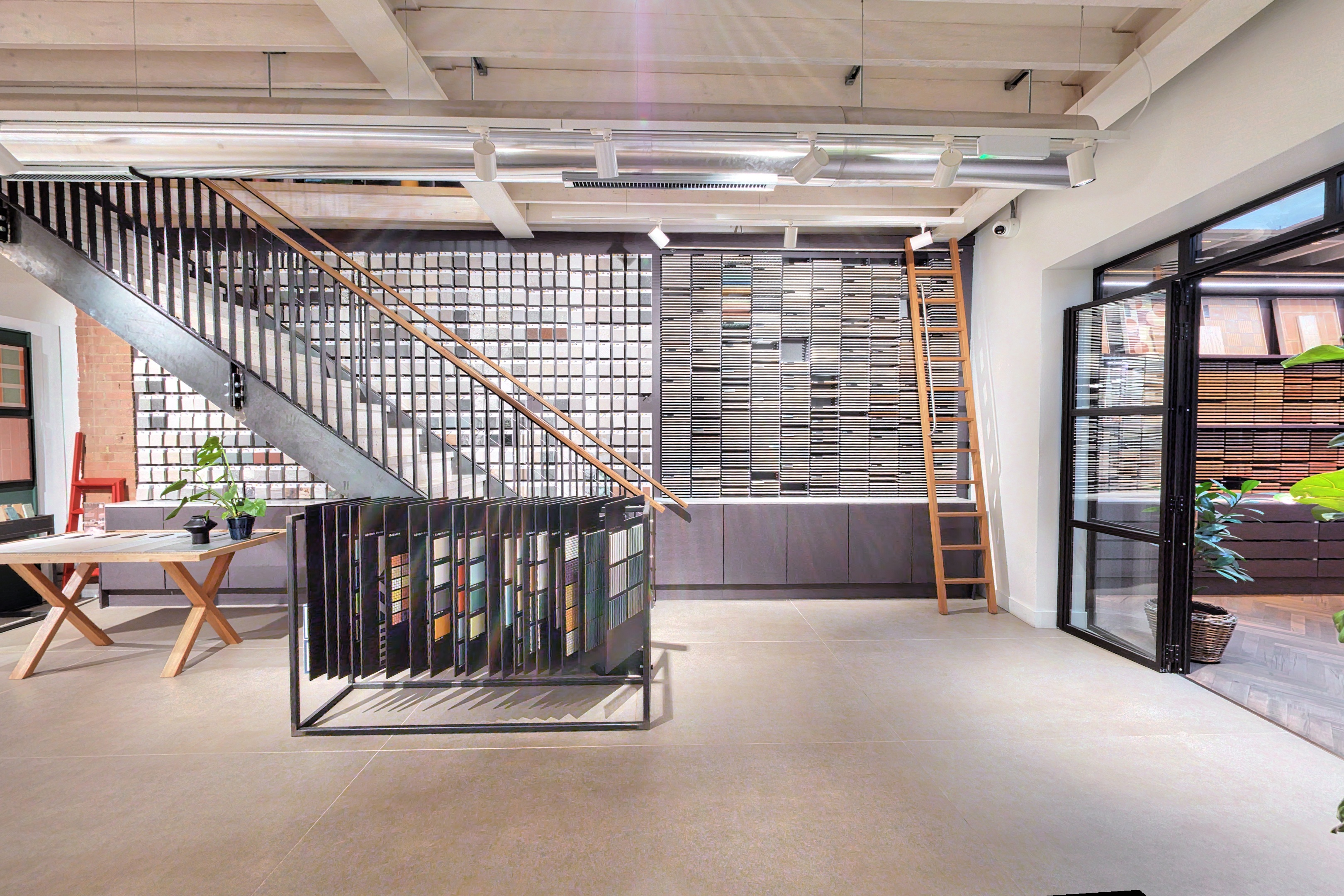 Office interior virtual tour for commercial leasing